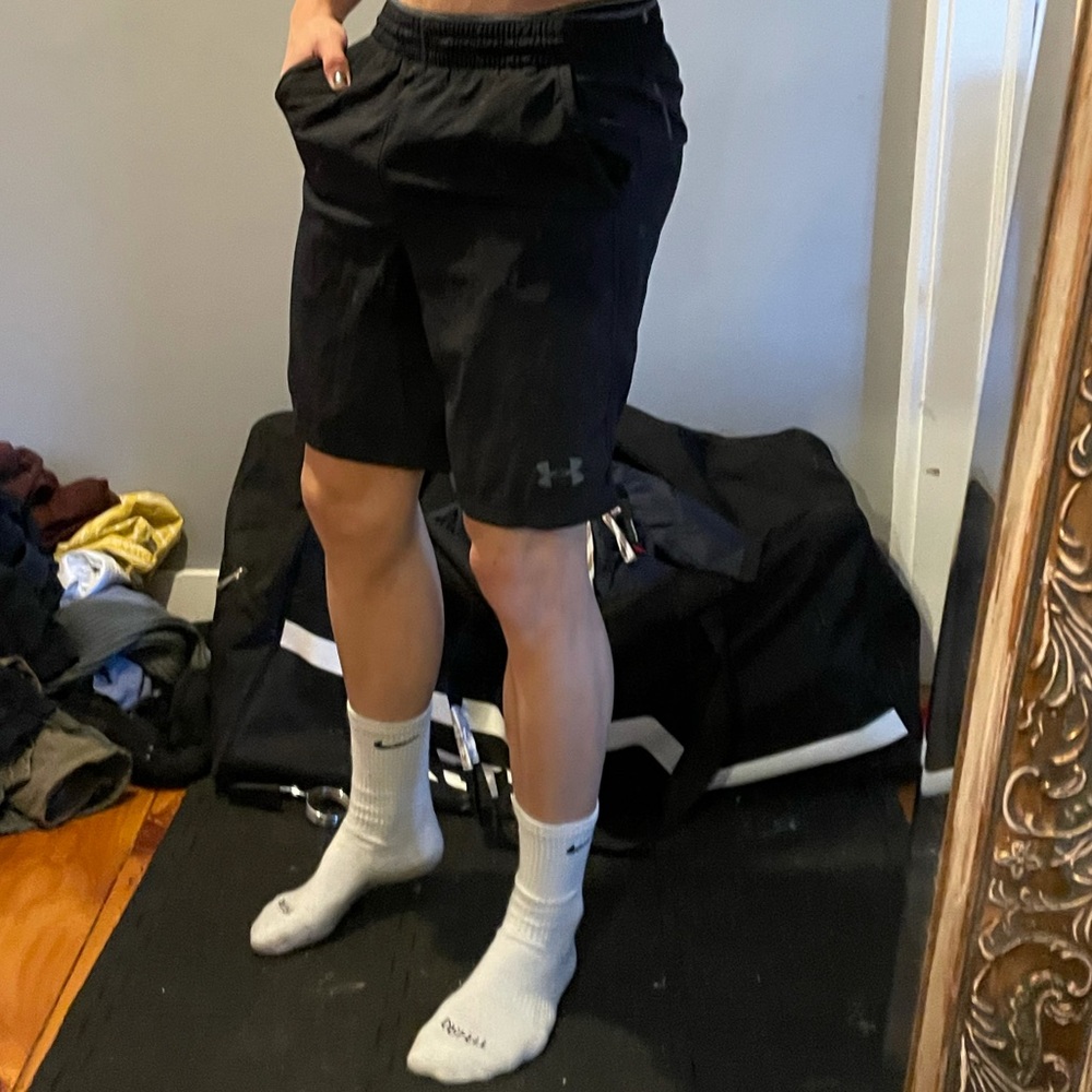 Men’s under armour long athletic shorts Size SM black